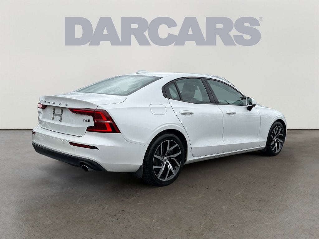 2020 Volvo S60 T6 Momentum