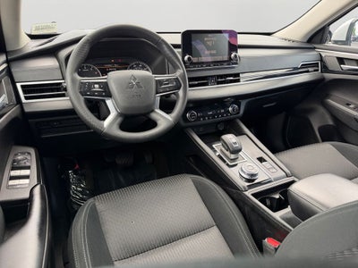2022 Mitsubishi Outlander ES