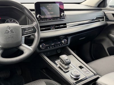 2022 Mitsubishi Outlander ES