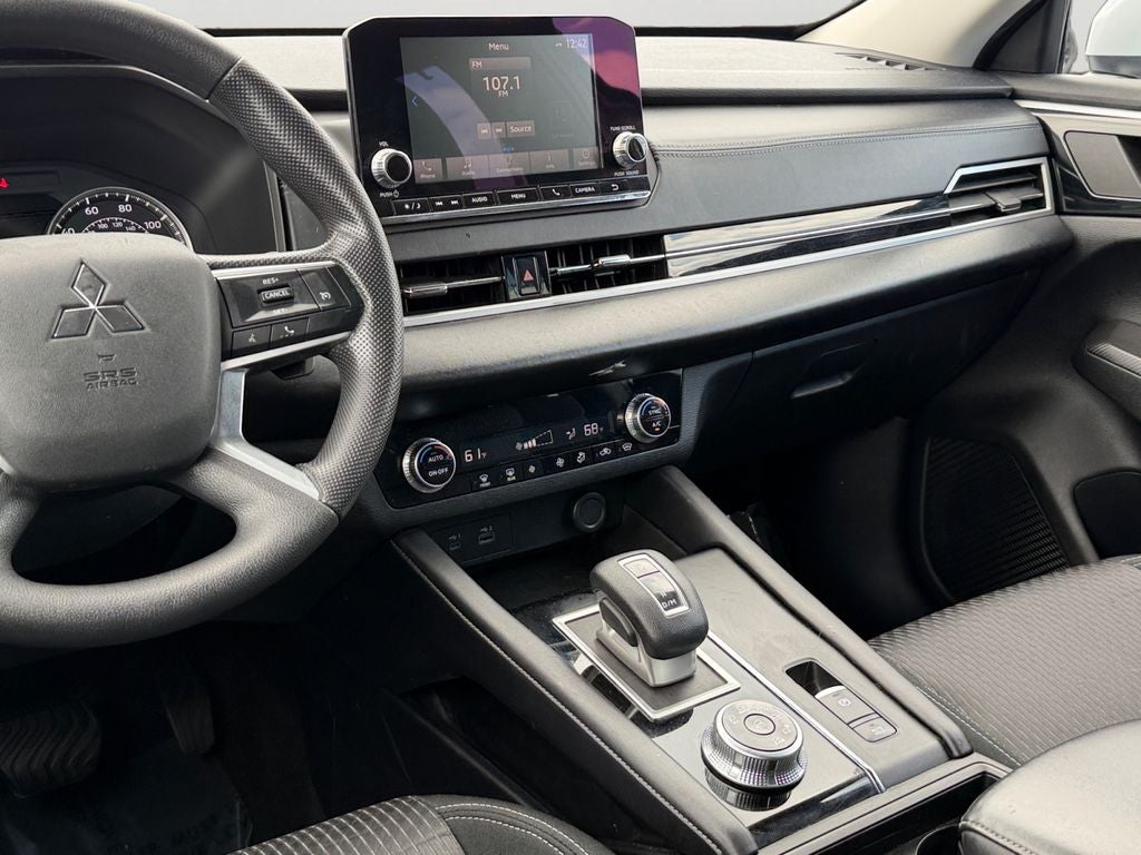 2022 Mitsubishi Outlander ES