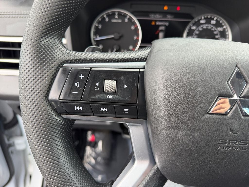 2022 Mitsubishi Outlander ES