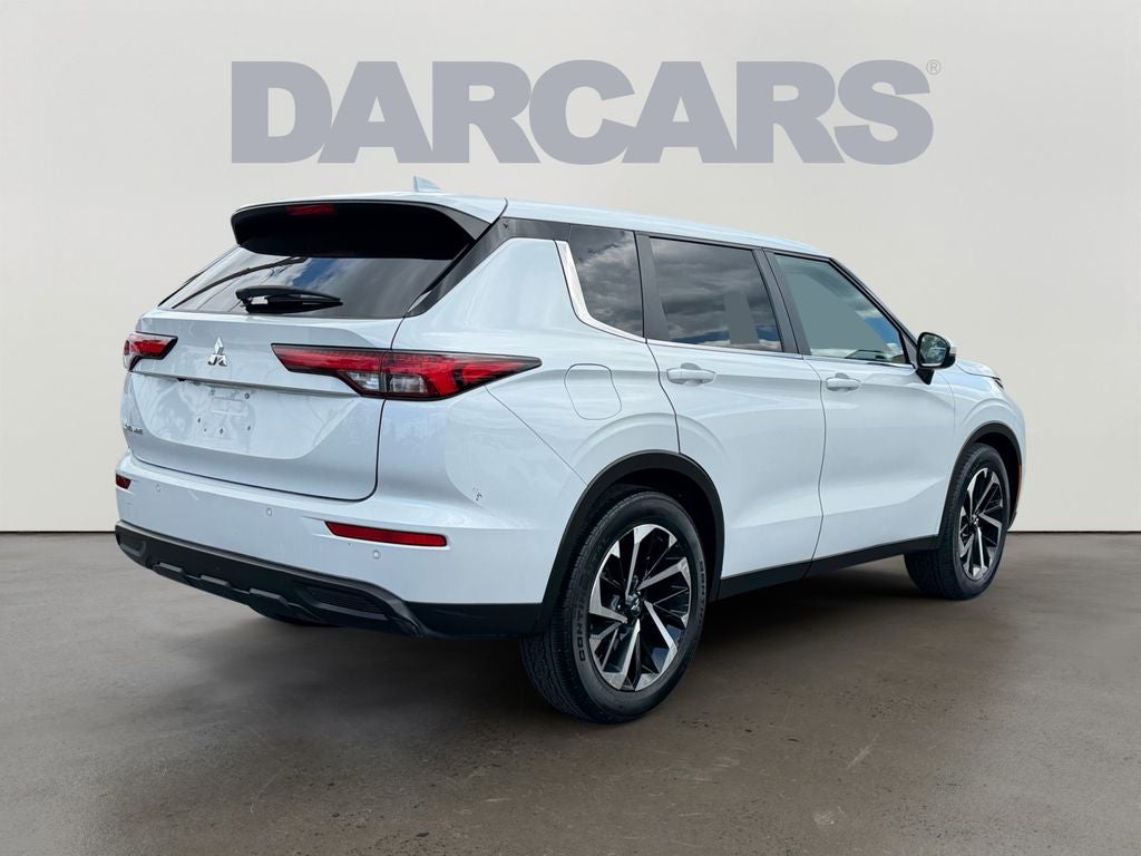 2022 Mitsubishi Outlander ES