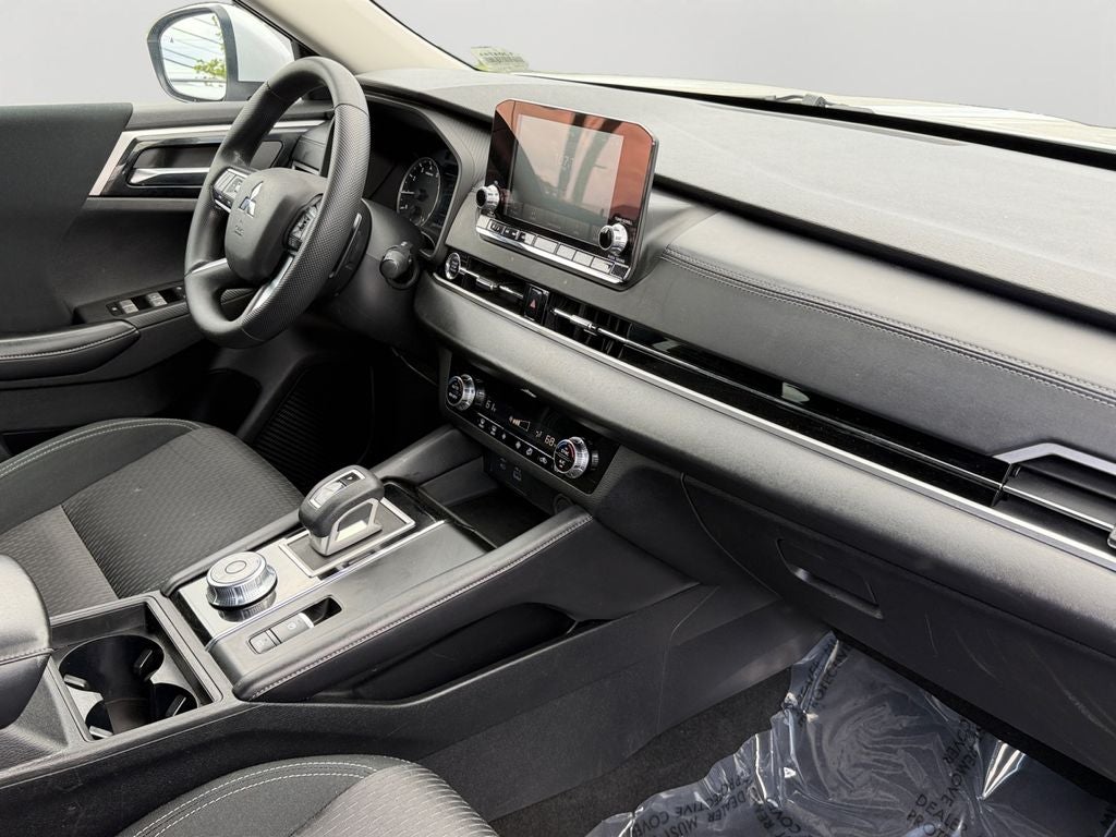 2022 Mitsubishi Outlander ES