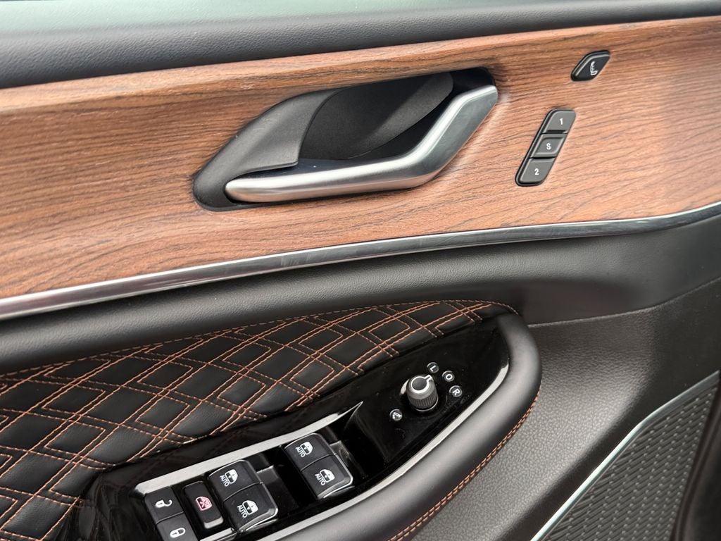 2022 Jeep Grand Cherokee Summit