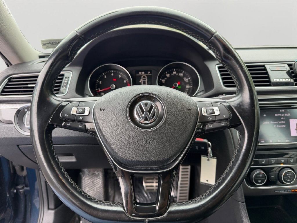 2018 Volkswagen Passat 2.0T R-Line