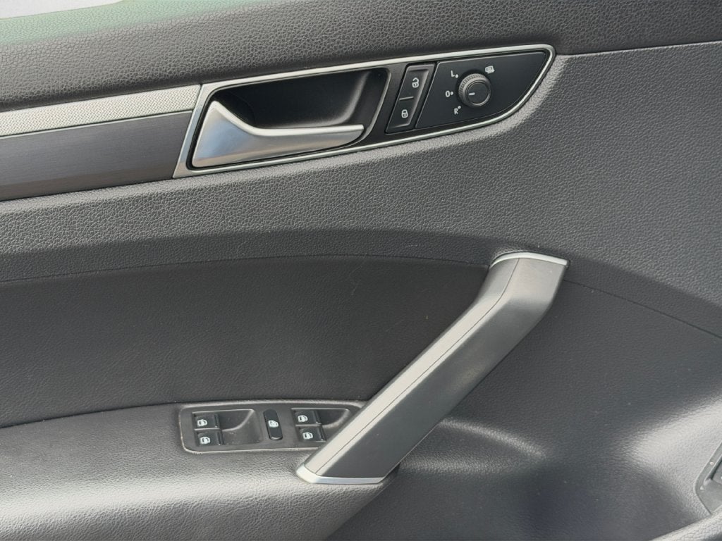 2018 Volkswagen Passat 2.0T R-Line