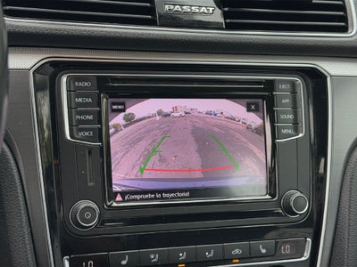 2018 Volkswagen Passat 2.0T R-Line
