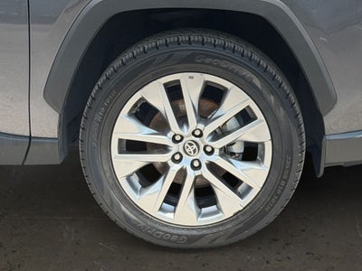 2024 Toyota RAV4 XLE Premium HEATED SEATS / POWER MOONROOF