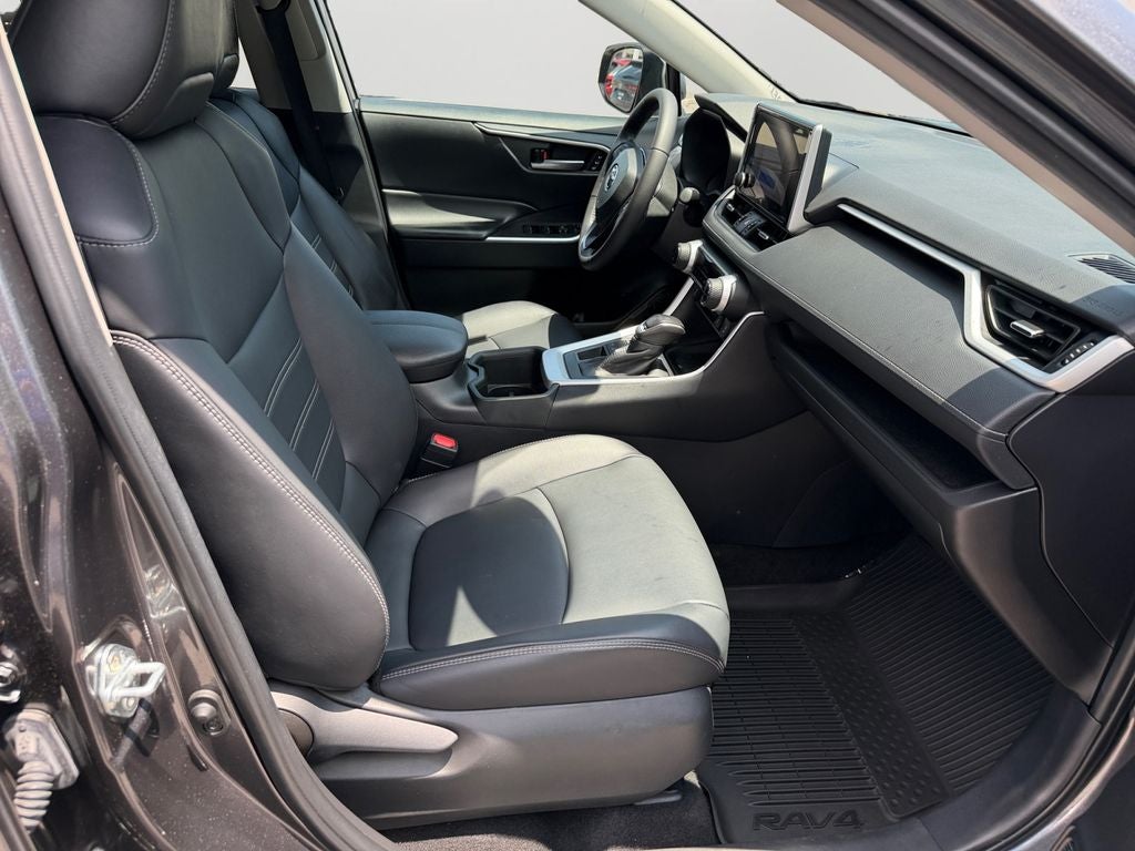 2024 Toyota RAV4 XLE Premium HEATED SEATS / POWER MOONROOF