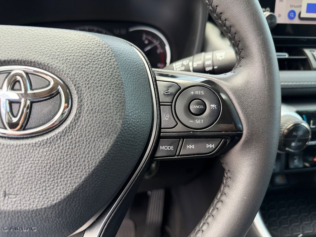 2024 Toyota RAV4 XLE Premium HEATED SEATS / POWER MOONROOF