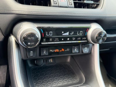 2024 Toyota RAV4 XLE Premium HEATED SEATS / POWER MOONROOF