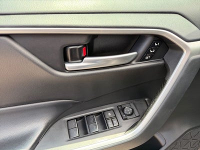 2024 Toyota RAV4 XLE Premium HEATED SEATS / POWER MOONROOF