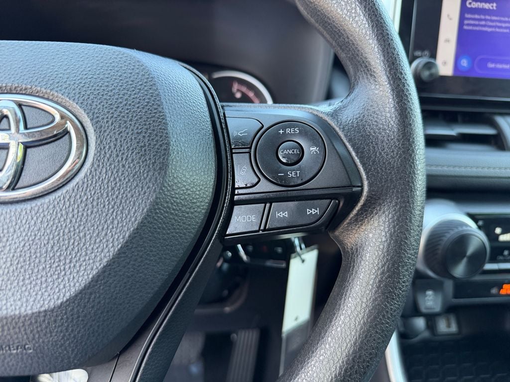 2024 Toyota RAV4 LE 1 OWNER / CLEAN CARFAX / BLIND SPOT MONITOR / HEAT