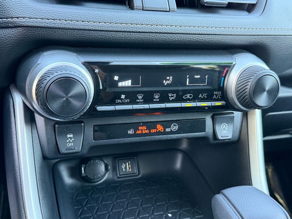 2024 Toyota RAV4 LE 1 OWNER / CLEAN CARFAX / BLIND SPOT MONITOR / HEAT