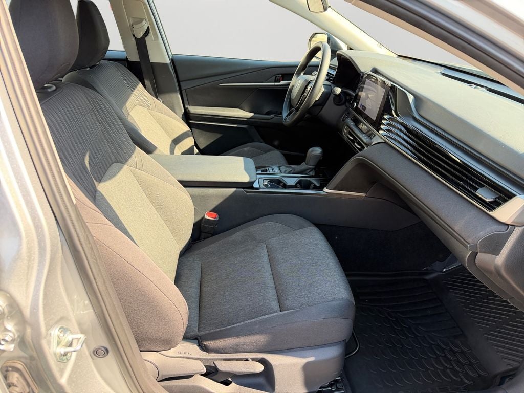 2025 Toyota Camry LE 1 OWNER / CLEAN CARFAX