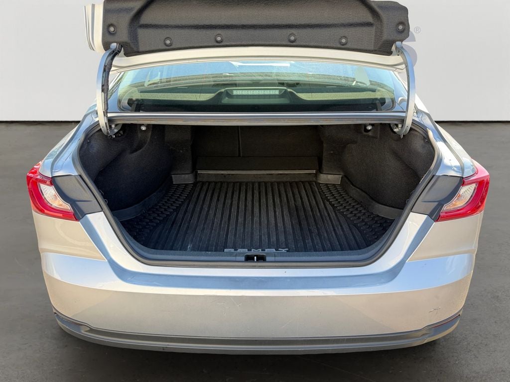 2025 Toyota Camry LE 1 OWNER / CLEAN CARFAX
