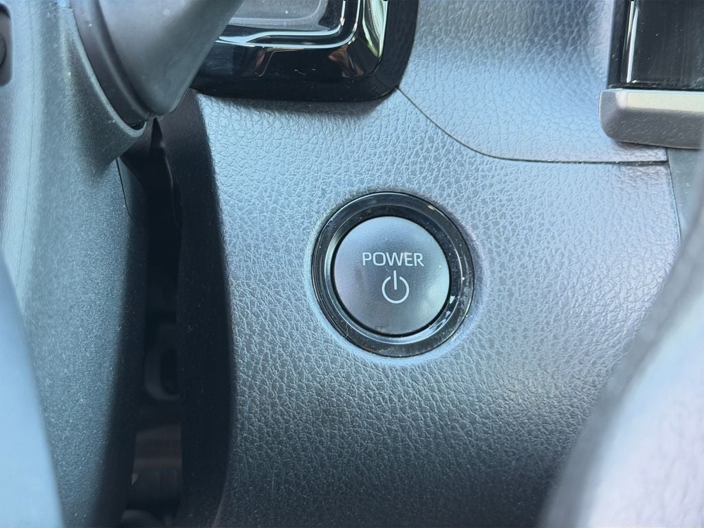 2025 Toyota Camry LE 1 OWNER / CLEAN CARFAX