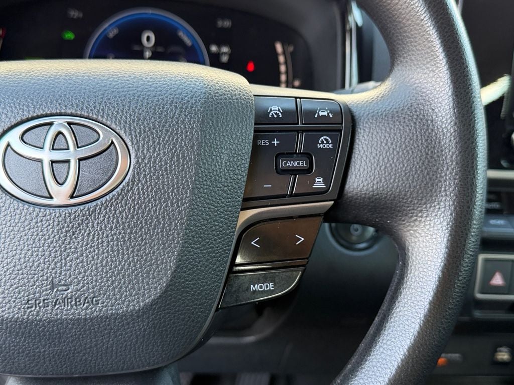 2025 Toyota Camry LE 1 OWNER / CLEAN CARFAX