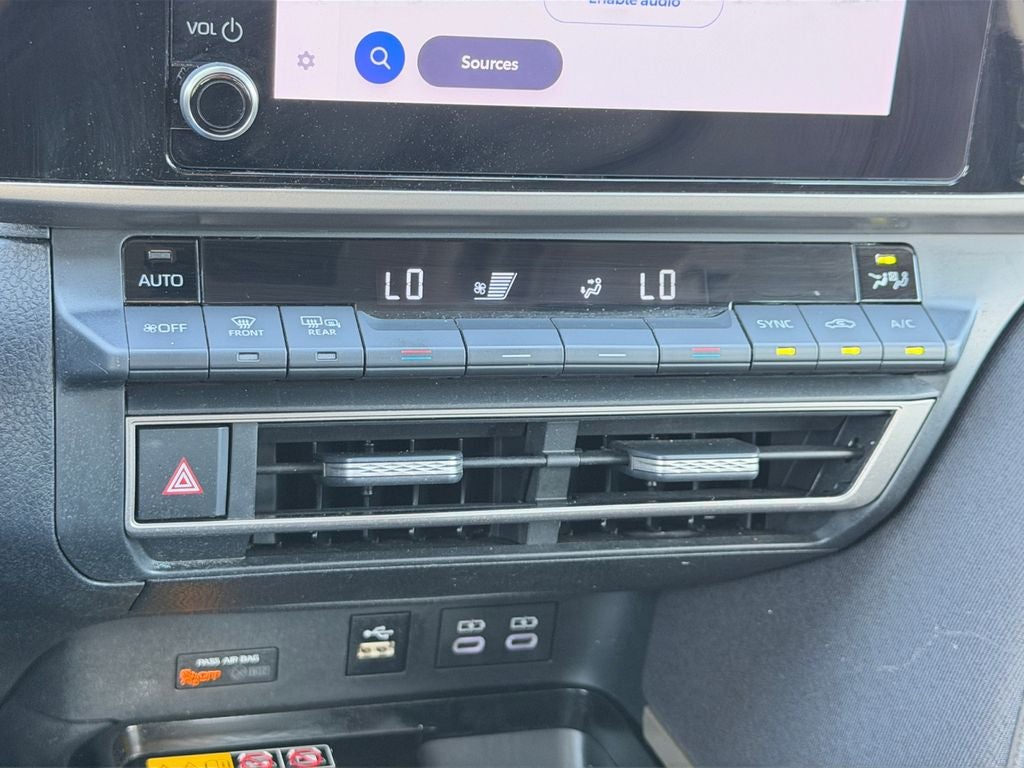 2025 Toyota Camry LE 1 OWNER / CLEAN CARFAX