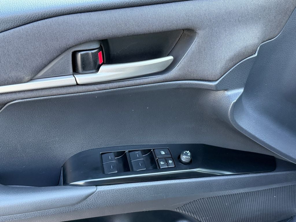 2025 Toyota Camry LE 1 OWNER / CLEAN CARFAX