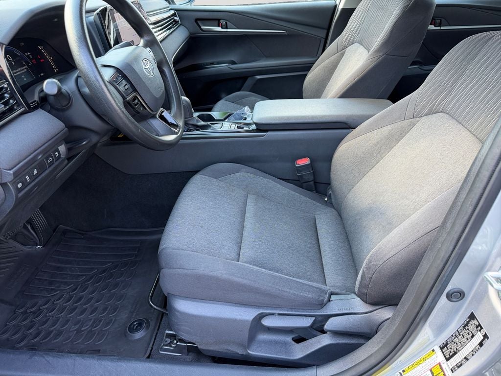2025 Toyota Camry LE 1 OWNER / CLEAN CARFAX