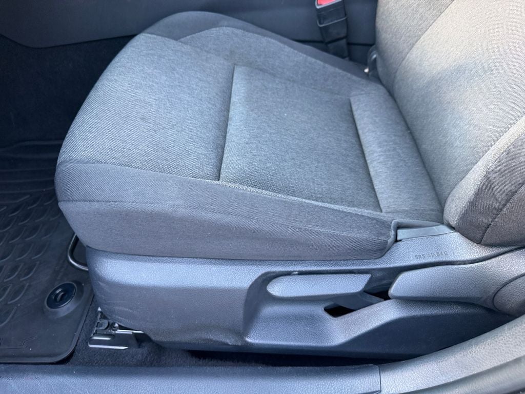 2025 Toyota Camry LE 1 OWNER / CLEAN CARFAX