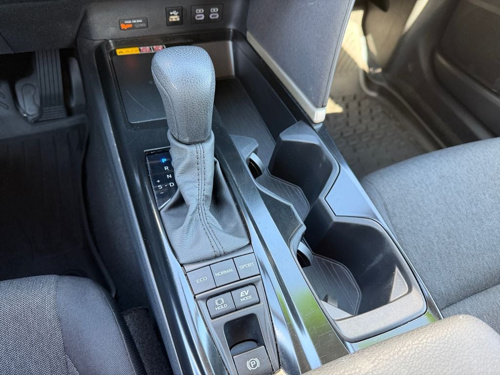 2025 Toyota Camry LE 1 OWNER / CLEAN CARFAX