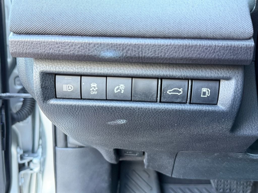 2025 Toyota Camry LE 1 OWNER / CLEAN CARFAX