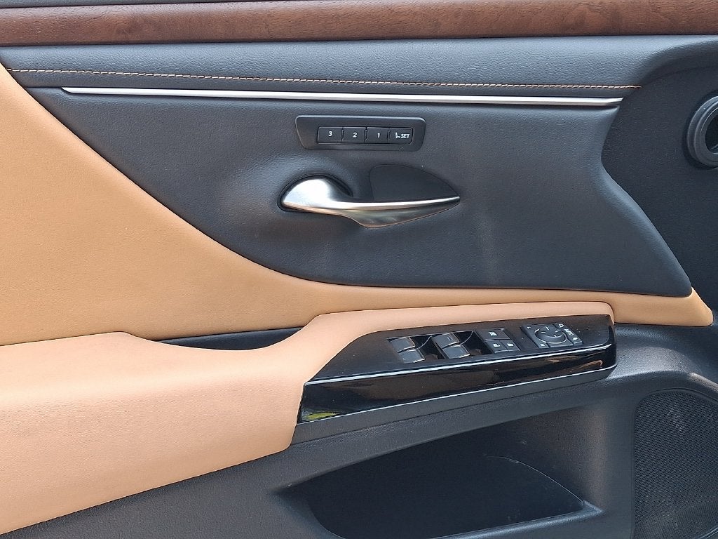 2025 Lexus ES 300h 300h