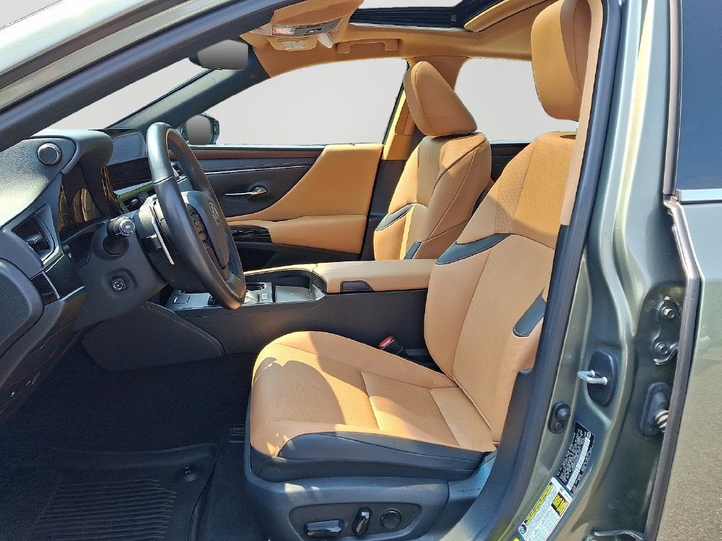 2025 Lexus ES 300h 300h