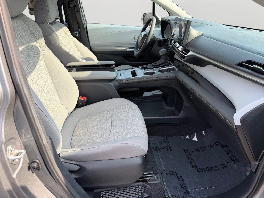 2026 Toyota Sienna LE 8 Passenger