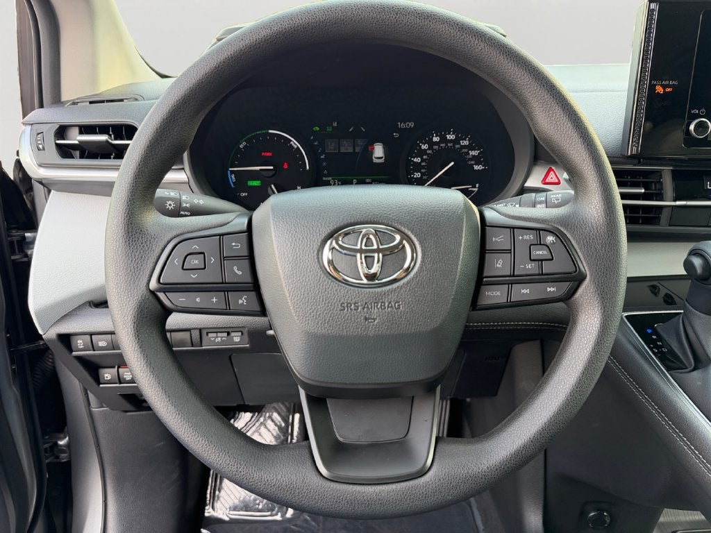 2026 Toyota Sienna LE 8 Passenger
