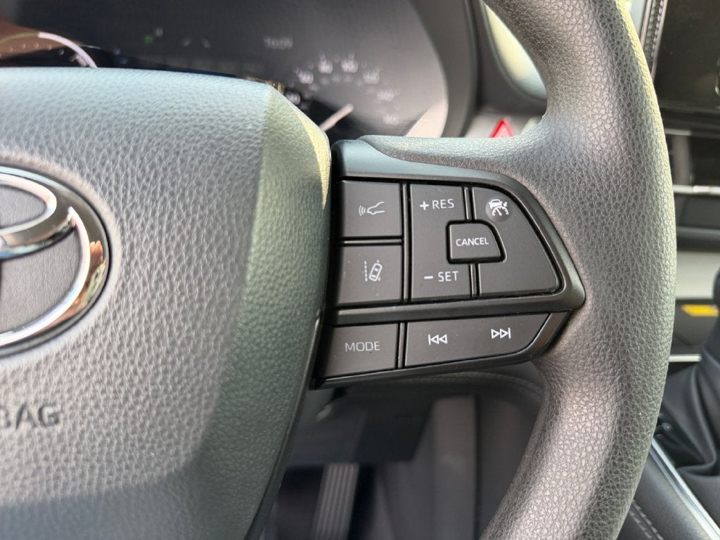 2026 Toyota Sienna LE 8 Passenger