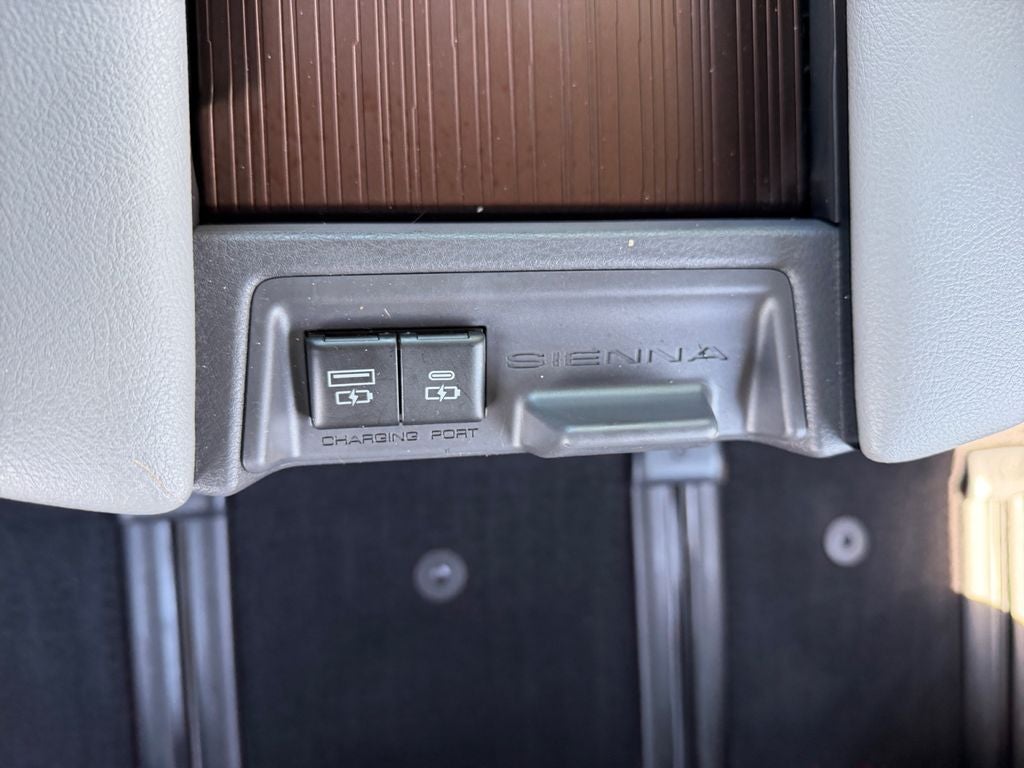 2022 Toyota Sienna XLE 7 Passenger