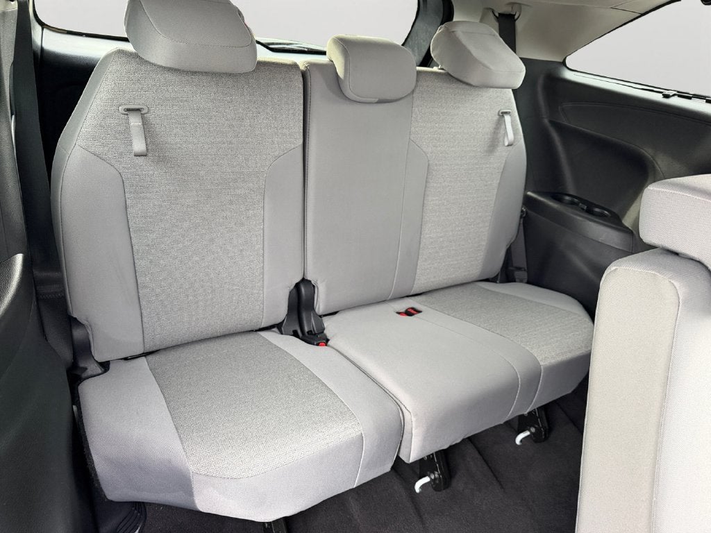 2026 Toyota Sienna LE 8 Passenger