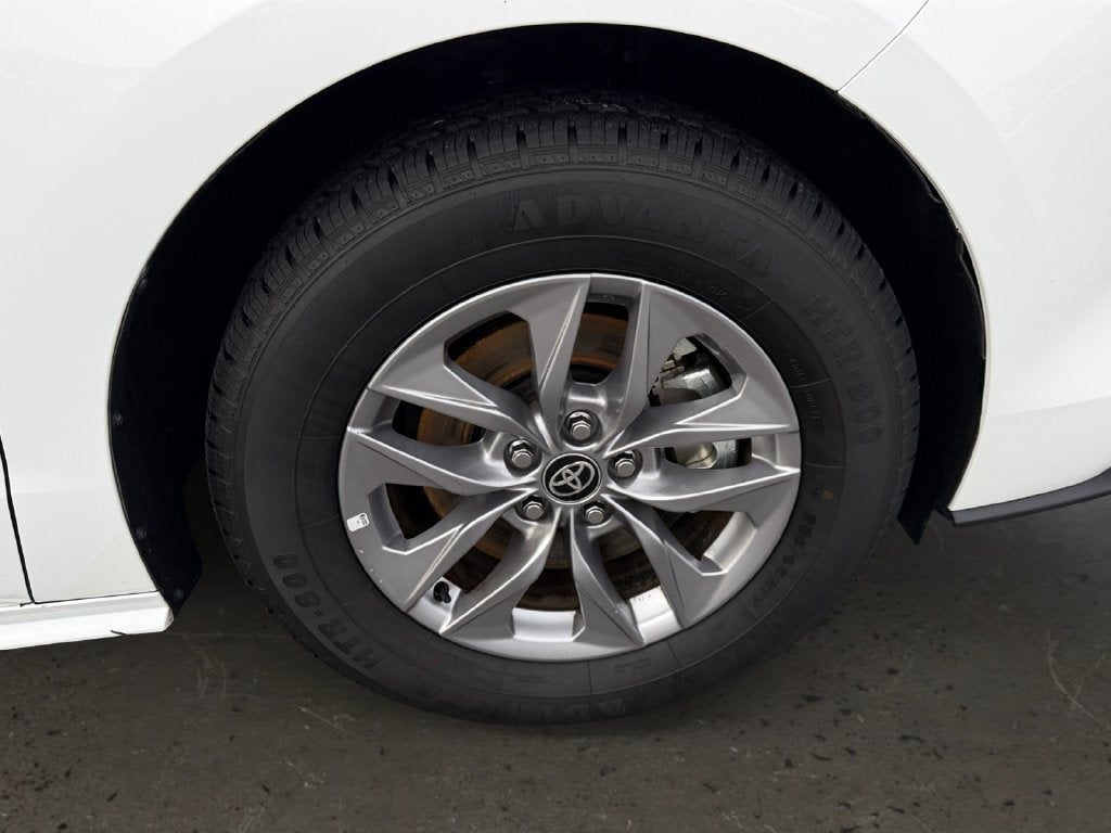 2026 Toyota Sienna LE 8 Passenger
