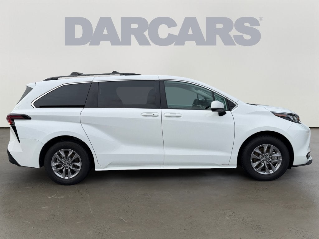 2026 Toyota Sienna LE 8 Passenger