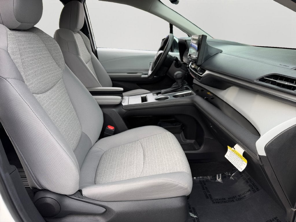 2026 Toyota Sienna LE 8 Passenger