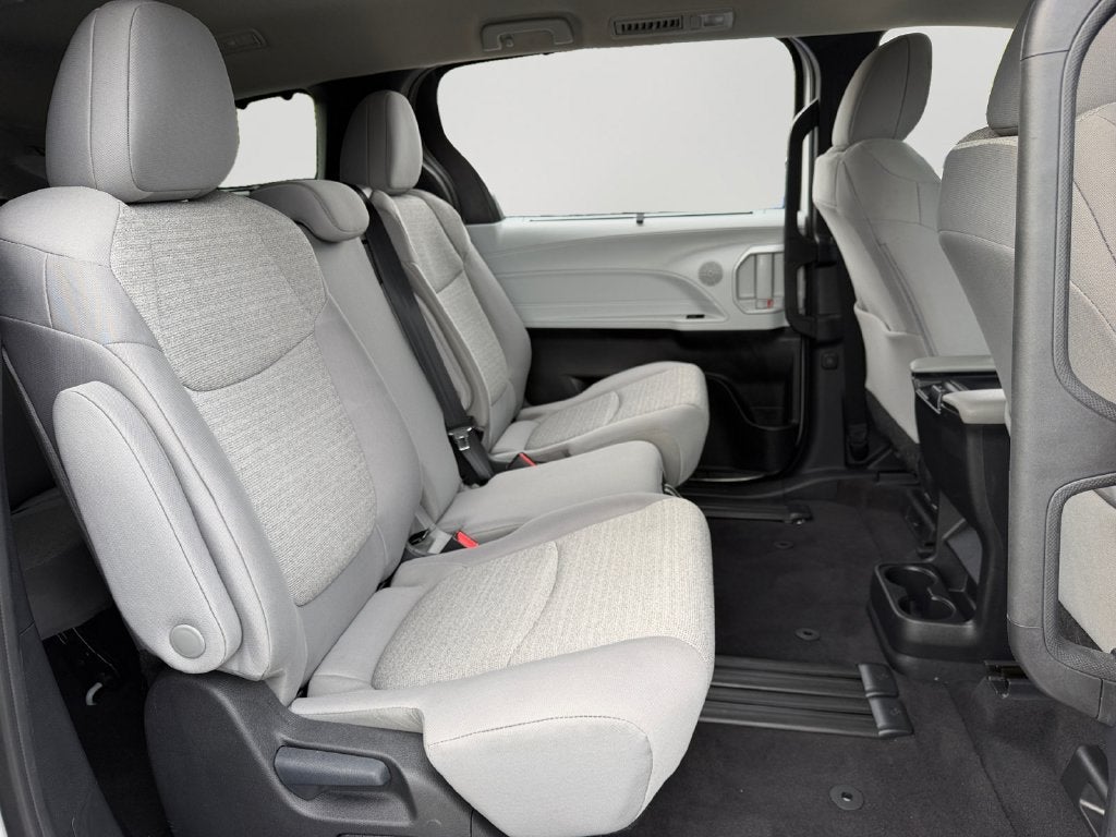 2026 Toyota Sienna LE 8 Passenger