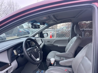 2015 Toyota Sienna XLE Premium 8 Passenger