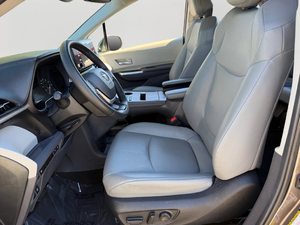 2024 Toyota Sienna XLE 8 Passenger