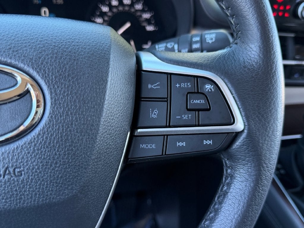 2024 Toyota Sienna XLE 8 Passenger