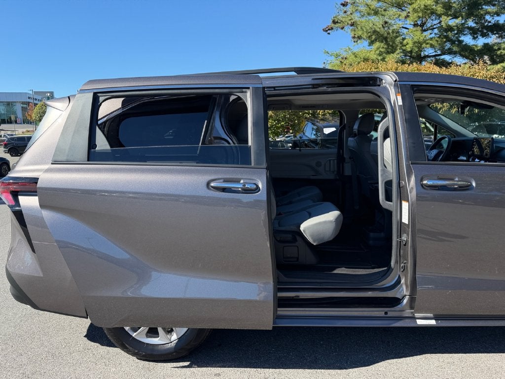 2024 Toyota Sienna XLE 8 Passenger
