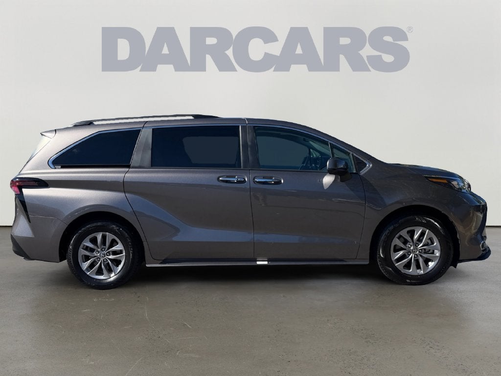 2024 Toyota Sienna XLE 8 Passenger