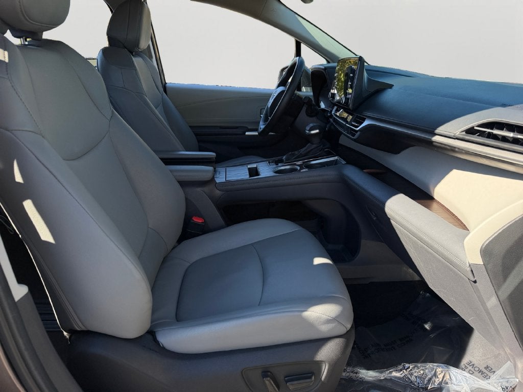 2024 Toyota Sienna XLE 8 Passenger