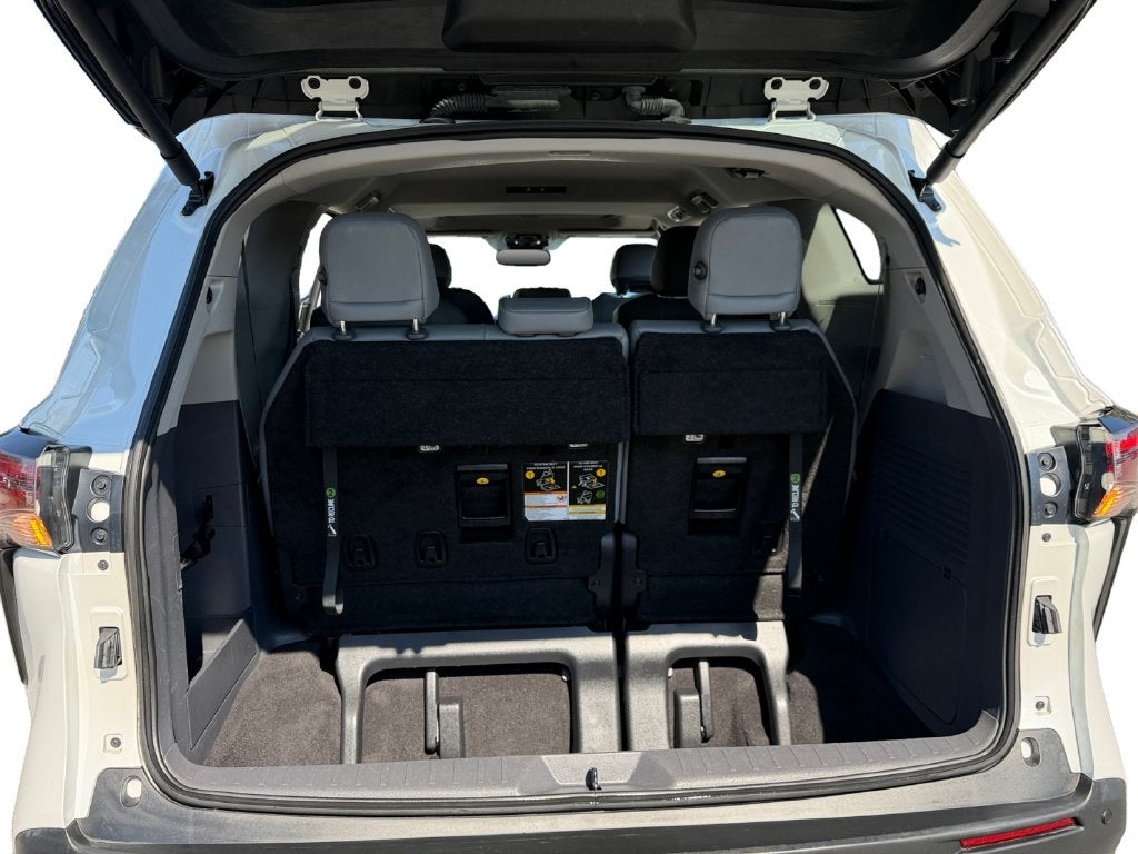 2023 Toyota Sienna XLE 8 Passenger