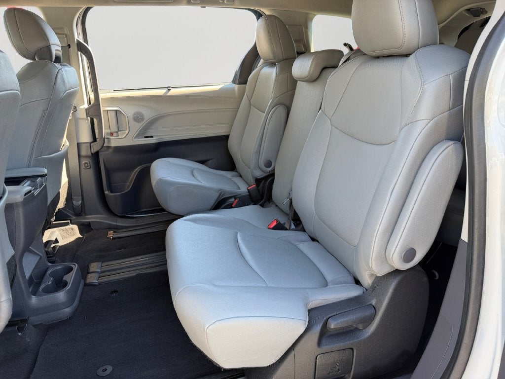 2023 Toyota Sienna XLE 8 Passenger