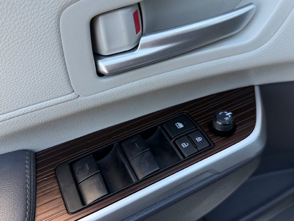 2023 Toyota Sienna XLE 8 Passenger