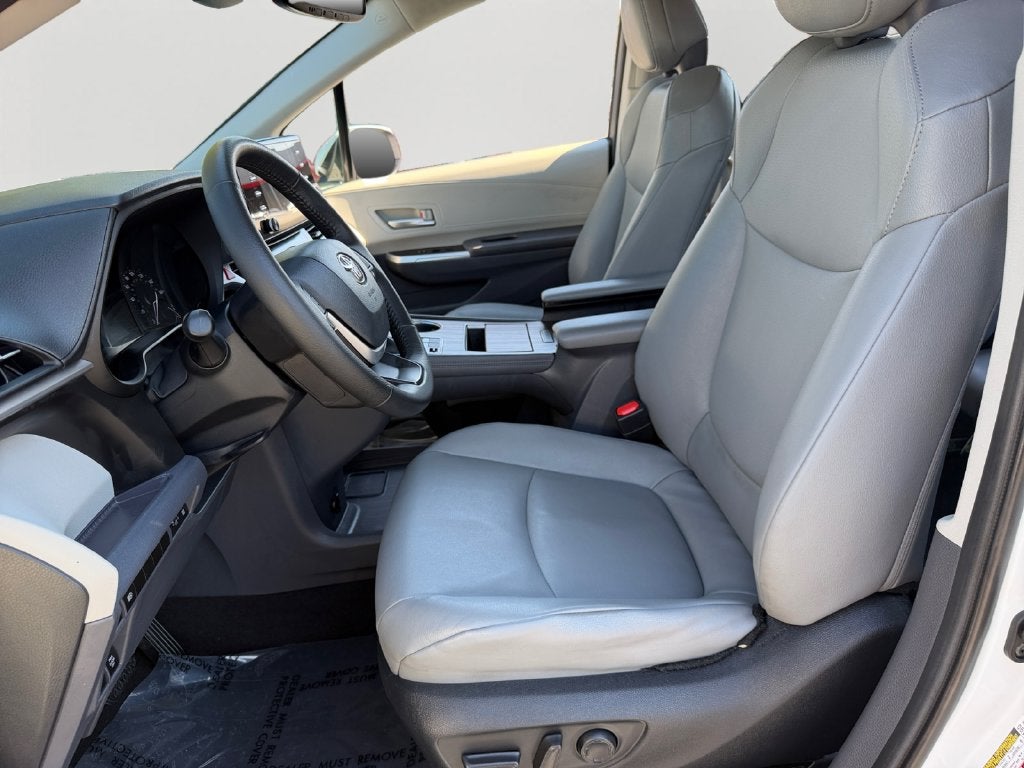 2023 Toyota Sienna XLE 8 Passenger