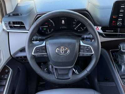 2023 Toyota Sienna XLE 8 Passenger